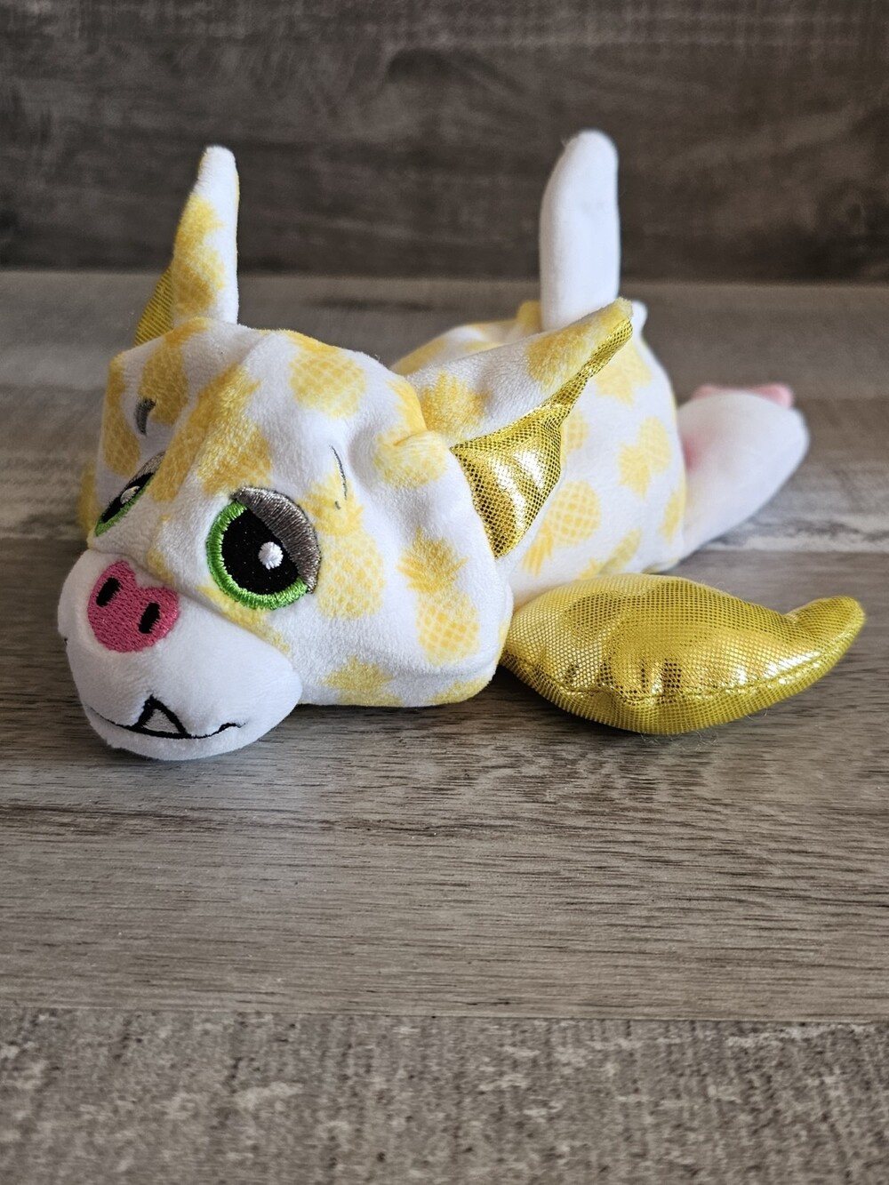Cutetitos Fruititos Goldito Bat Plush Gold 7.5" Yellow Pineapple Series 4